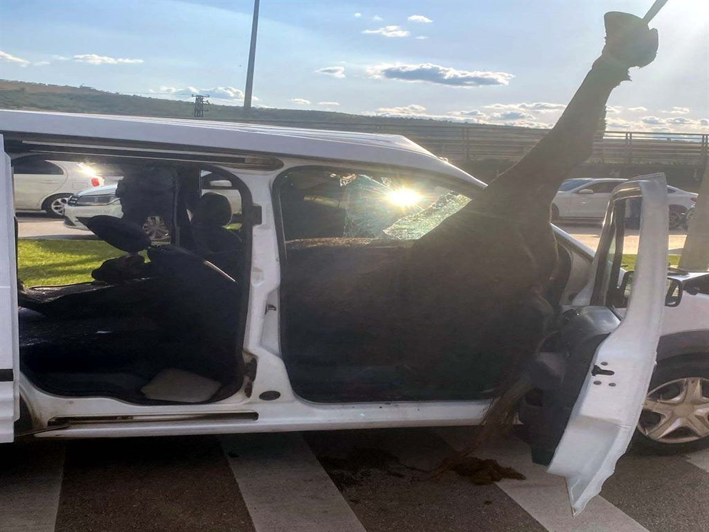 Gaziantep’te feci kaza: Başıboş at sivil polis aracına çarptı, 2 polis yaralandı - Sayfa 1