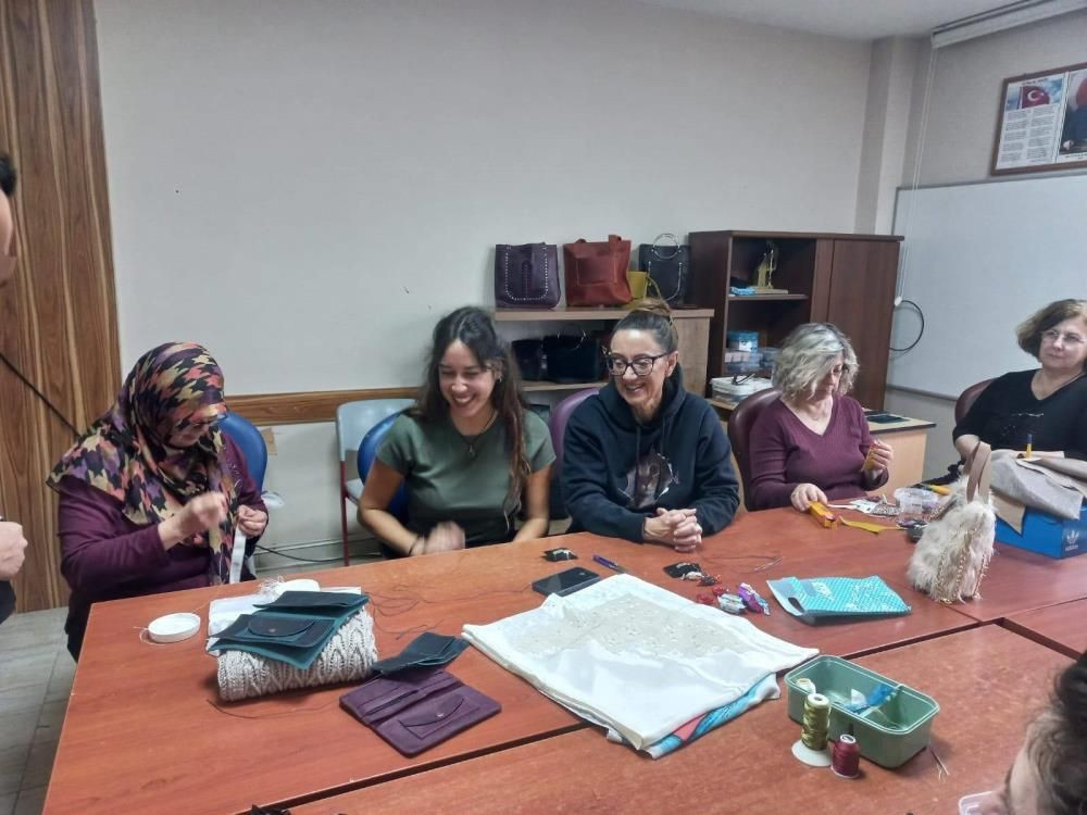 Havran’da erasmus buluşması: İspanyol öğretmenler halk eğitimi merkezini ziyaret etti - Sayfa 1