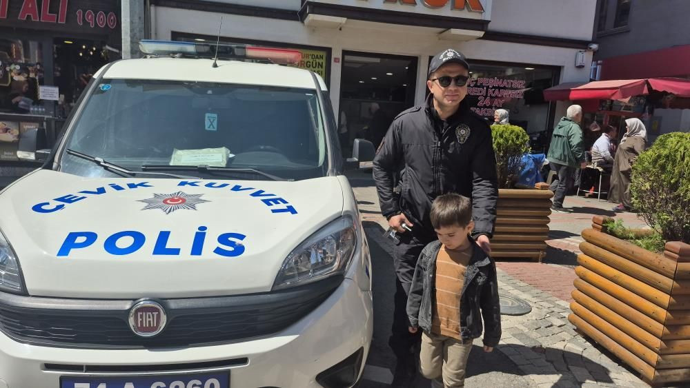 Bartın’da minik Aras’ın polis hayali gerçek oldu: Devriye aracıyla şehir turu attı - Sayfa 1