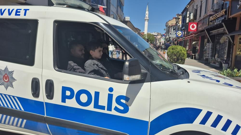 Bartın’da minik Aras’ın polis hayali gerçek oldu: Devriye aracıyla şehir turu attı - Sayfa 4