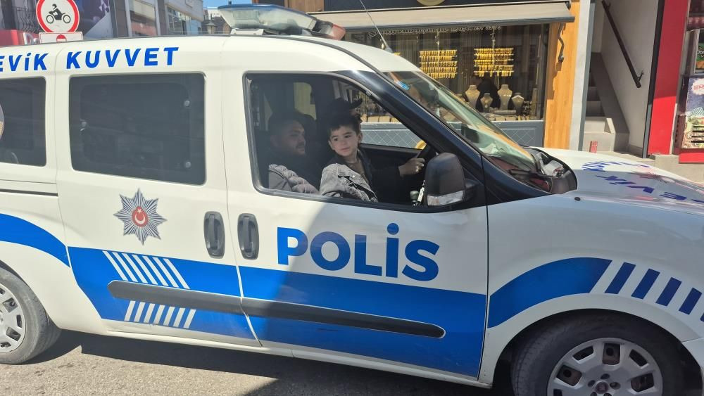 Bartın’da minik Aras’ın polis hayali gerçek oldu: Devriye aracıyla şehir turu attı - Sayfa 3