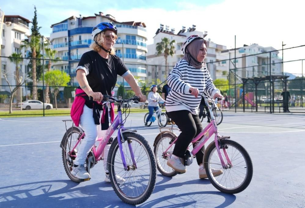 Konyaaltı’nda bisiklet heyecanı: “Sporla Güzel” sloganıyla her yaşta eğitim - Sayfa 1