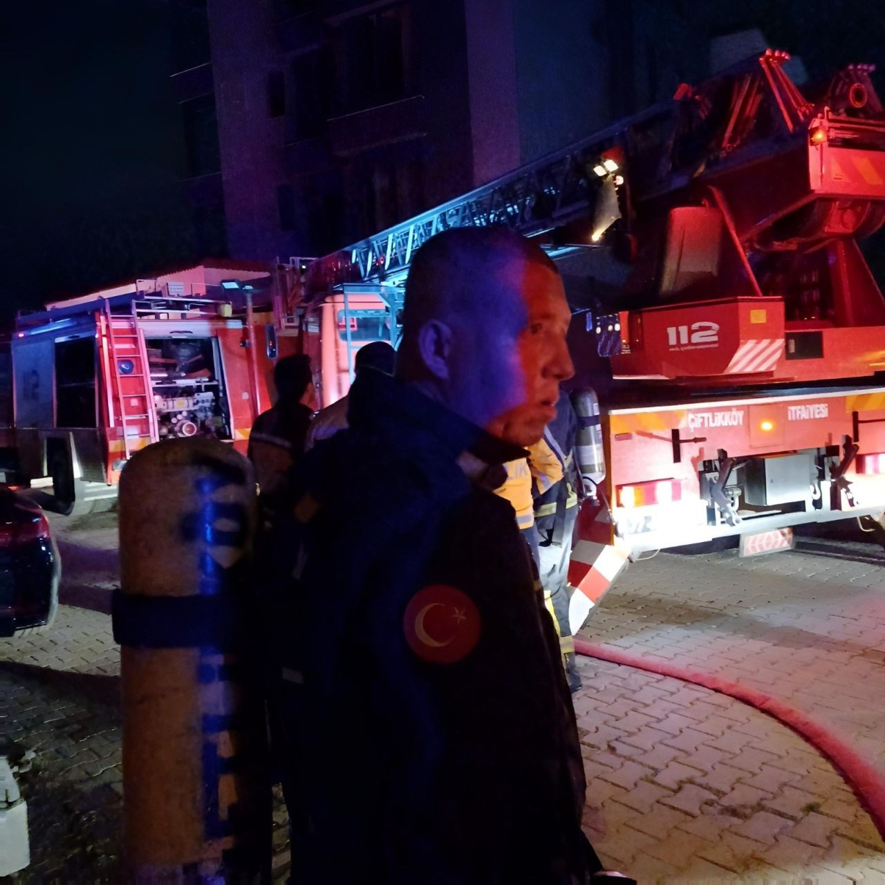 Yalova’da itfaiyenin kahramanca kurtarışı! Yangında mahsur kalan 7 kişi kurtarıldı - Sayfa 2