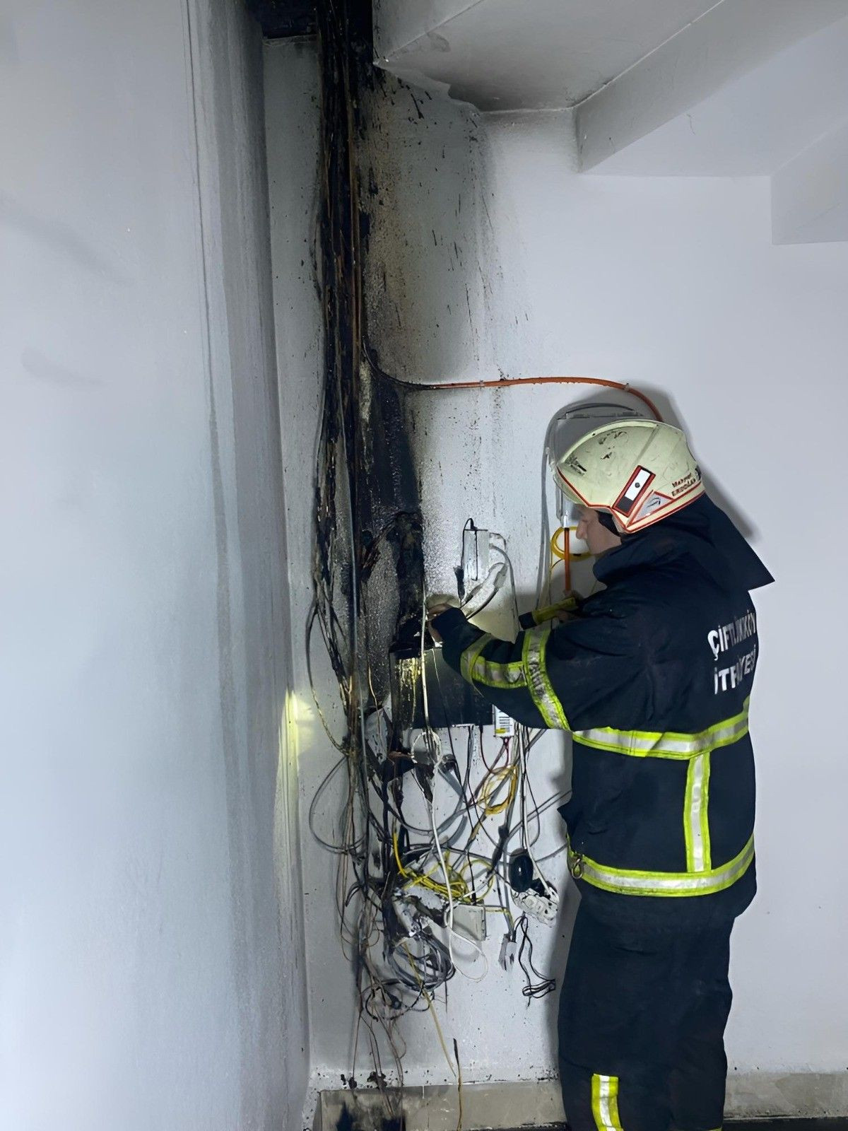 Yalova’da itfaiyenin kahramanca kurtarışı! Yangında mahsur kalan 7 kişi kurtarıldı - Sayfa 4