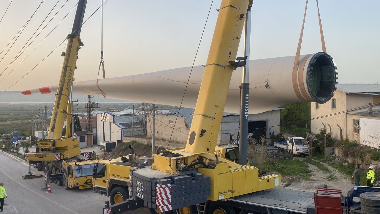 Çanakkale’de dev operasyon: Fabrika üzerine devrilen rüzgar gülü 9 saatte kaldırıldı - Sayfa 3