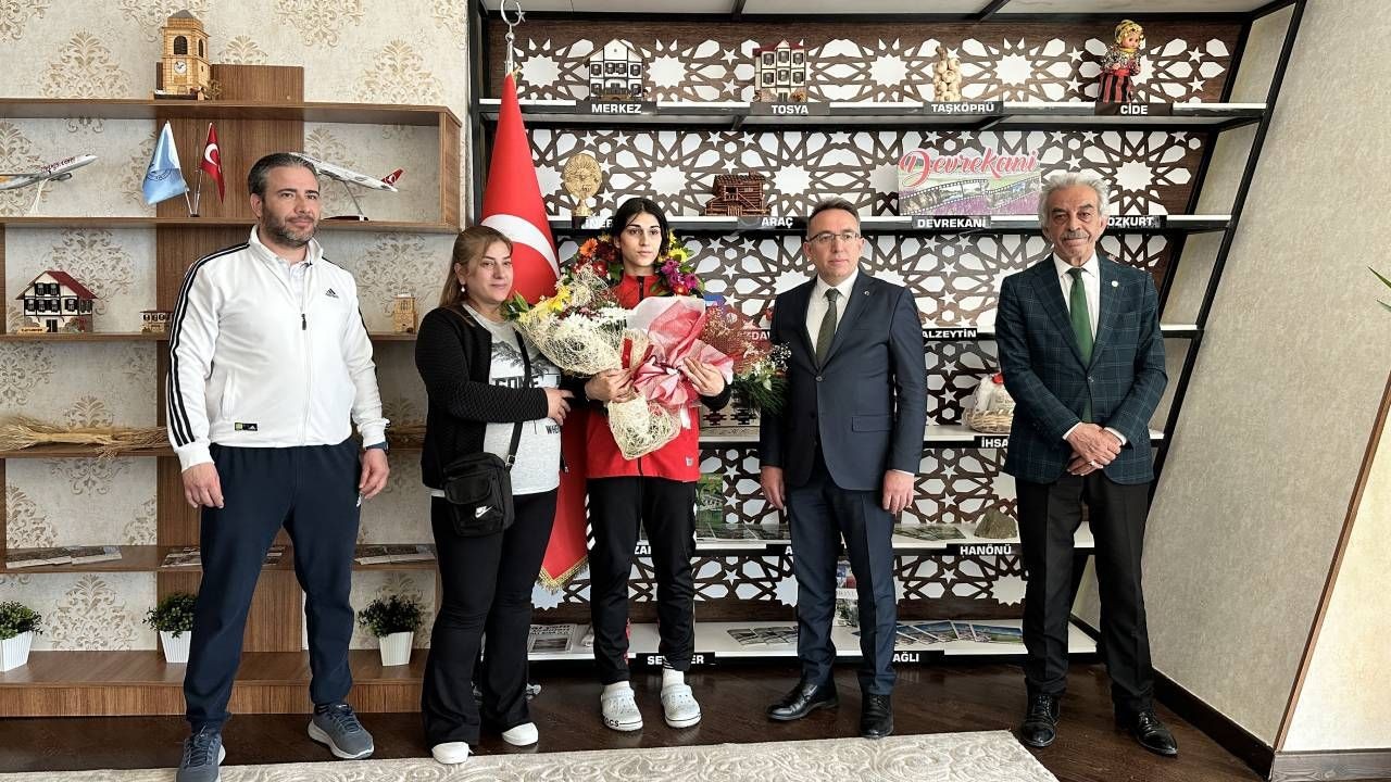 Avrupa şampiyonu milli taekwondocu Evra Alıcı memleketi Kastamonu'da çiçeklerle karşılandı - Sayfa 2
