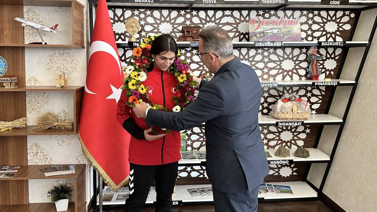 Avrupa şampiyonu milli taekwondocu Evra Alıcı memleketi Kastamonu'da çiçeklerle karşılandı - Sayfa 4