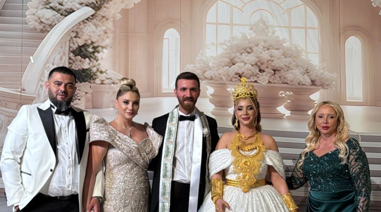Aleyna Dalveren’in görkemli aşiret düğünü: İbrahim Tatlıses'in katıldığı düğünde milyon dolarlık altınlar takıldı - Sayfa 1