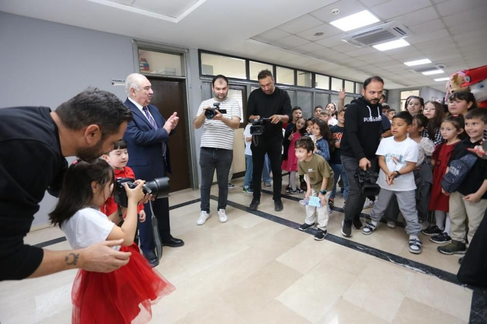 Kepez Belediyesi’nden Türkiye’de bir ilk: Çocuklar anne-babalarının iş yerinde bayram coşkusu yaşadı - Sayfa 6