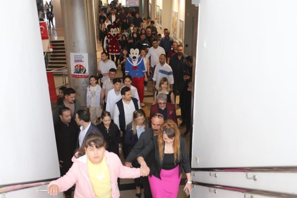 Kepez Belediyesi’nden Türkiye’de bir ilk: Çocuklar anne-babalarının iş yerinde bayram coşkusu yaşadı - Sayfa 4