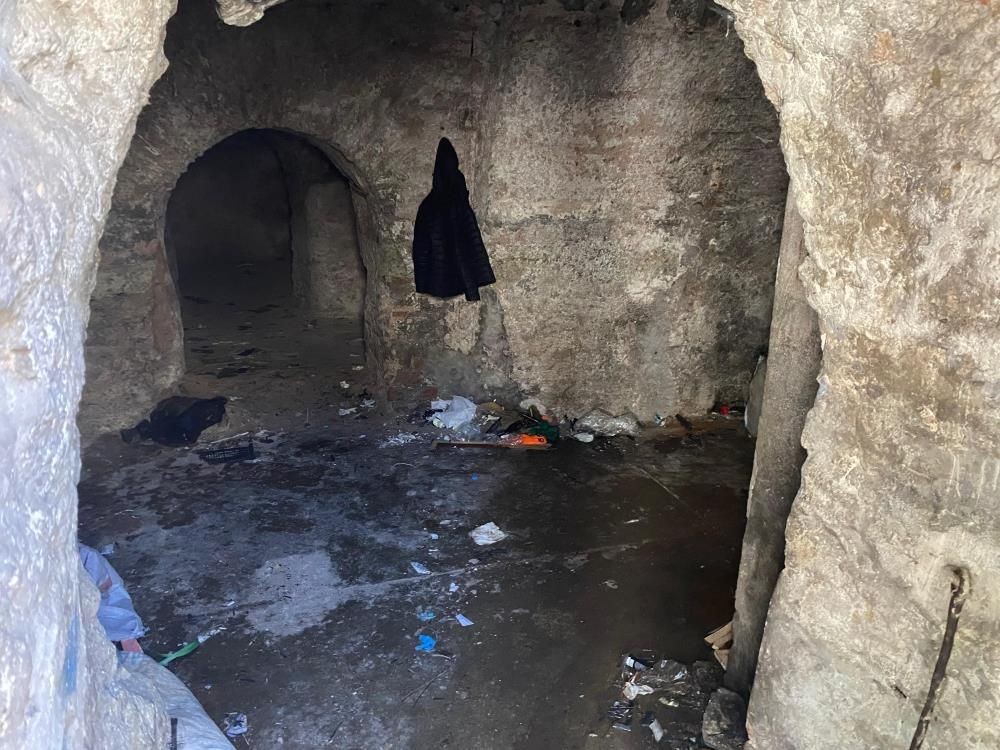 Fatih’te tarihi sarnıç hurda deposuna döndü: Botaneiates Sarayı kalıntısı harabeye terk edildi - Sayfa 2