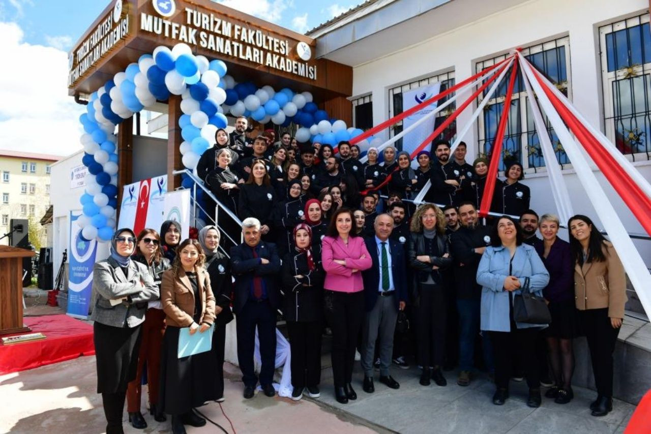Van YYÜ’de gastronomi hamlesi: Mutfak Sanatları Akademisi açıldı - Sayfa 5