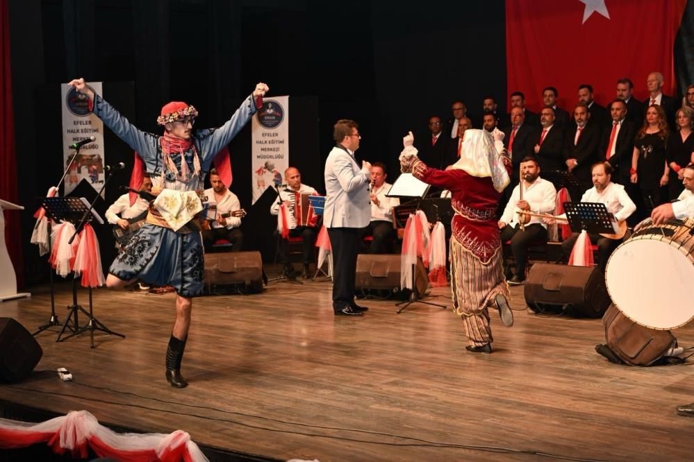 Aydın’da türkü rüzgârı: “Türkülerle Türkiye’m” konseri büyüledi - Sayfa 4