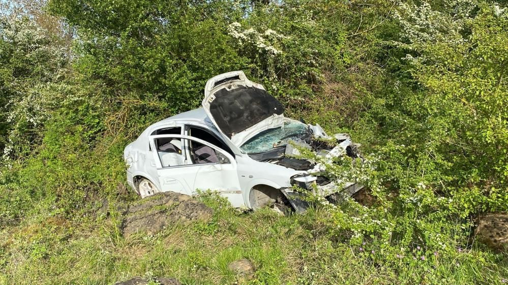 İzmit’te korkunç kaza: Otomobil 120 metre sürüklendi, şarampole uçtu! - Sayfa 1