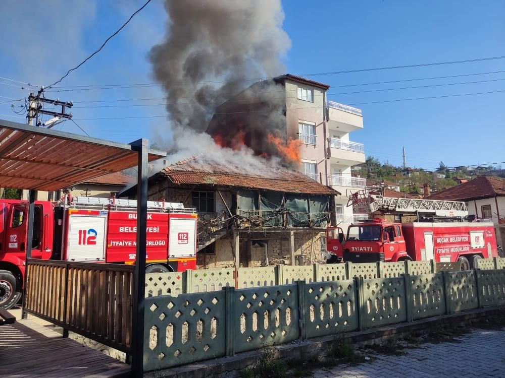 Bucak’ta korkutan yangın: 80 yaşındaki Meryem Şan dumandan etkilendi - Sayfa 1