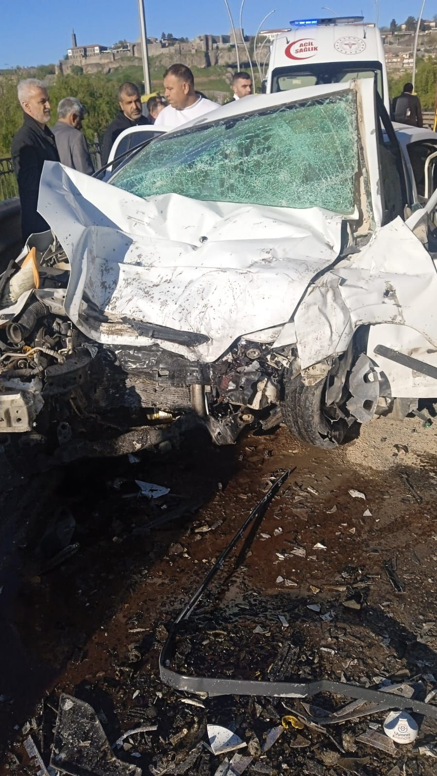 Diyarbakır'da belediye otobüsü ile otomobil kafa kafaya çarpıştı: 1 ölü, 4 yaralı - Sayfa 6