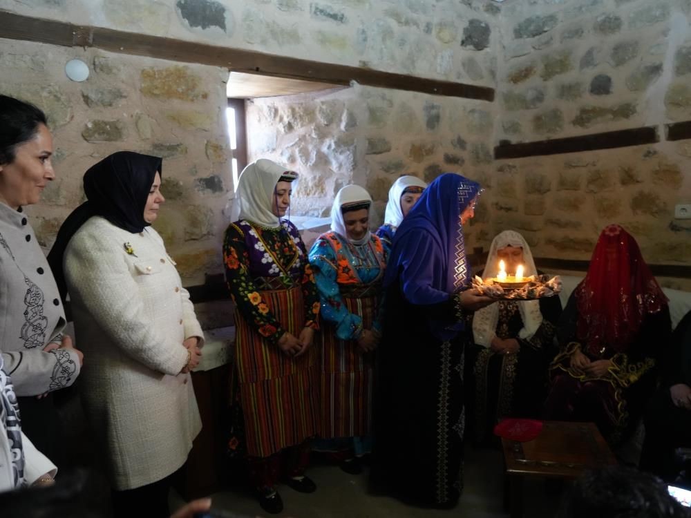 Kastamonu’da geçmişten geleceğe uzanan miras! Geleneksel Gelinlik ve Çeyizler Sergisi açıldı - Sayfa 4