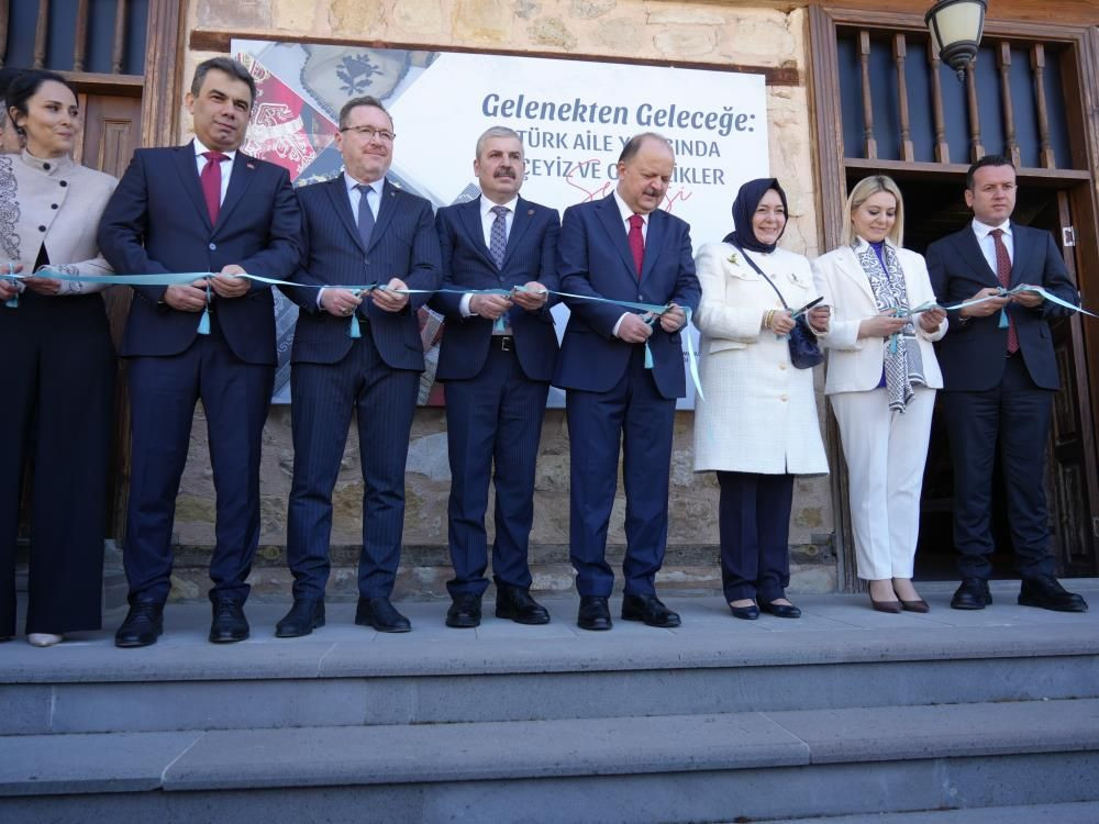 Kastamonu’da geçmişten geleceğe uzanan miras! Geleneksel Gelinlik ve Çeyizler Sergisi açıldı - Sayfa 9