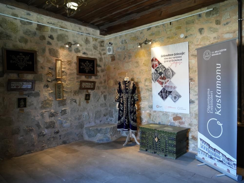 Kastamonu’da geçmişten geleceğe uzanan miras! Geleneksel Gelinlik ve Çeyizler Sergisi açıldı - Sayfa 6