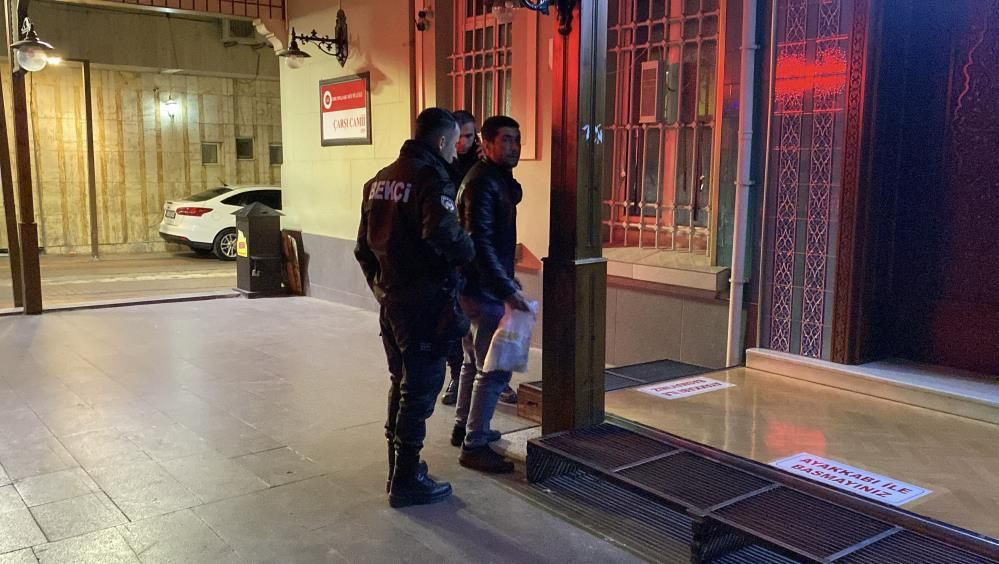 Eskişehir Çarşı Camii’nde namaz sonrası kilit dramı: Uyuyakalan adamı bekçiler kurtardı - Sayfa 3