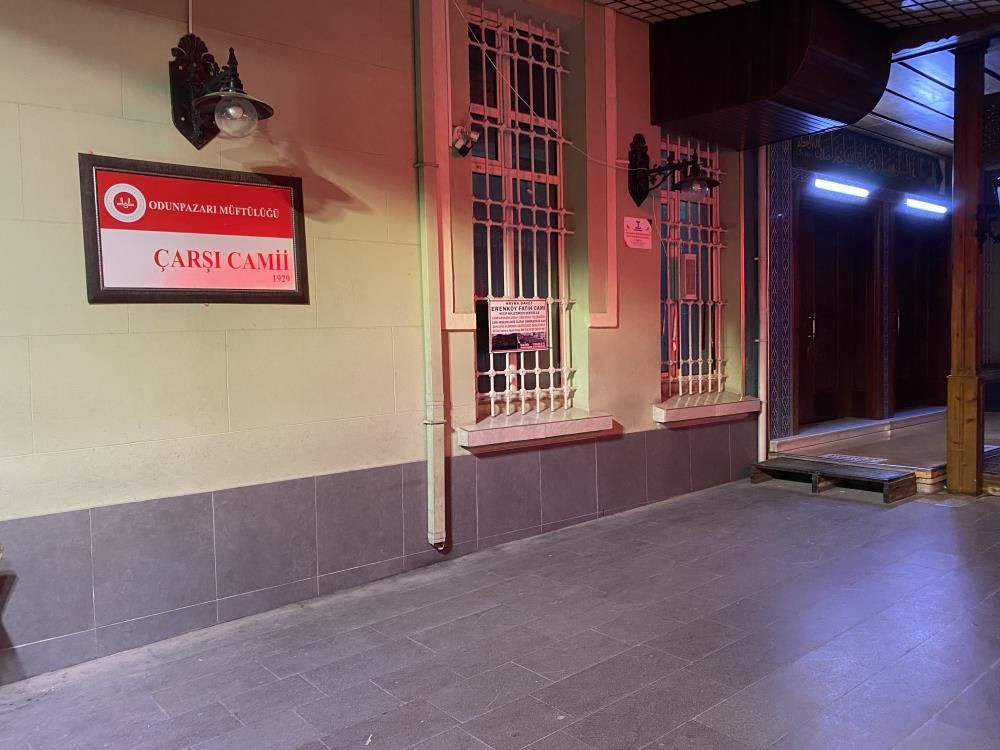 Eskişehir Çarşı Camii’nde namaz sonrası kilit dramı: Uyuyakalan adamı bekçiler kurtardı - Sayfa 2