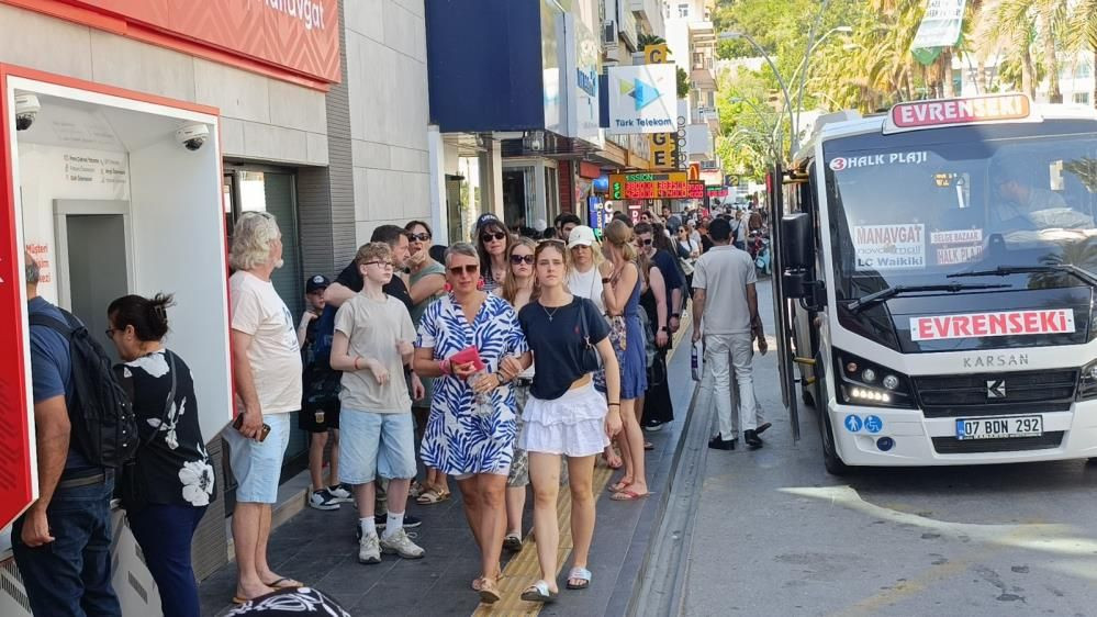 Manavgat Perşembe Pazarı’nda turist bereketi: Esnaf yeni sezondan umutlu - Sayfa 2