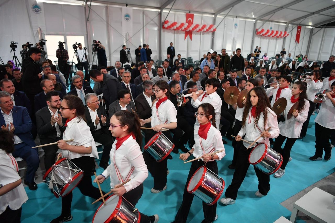 Kayseri’de Çocuk Kitap Fuarı ve Şenliği başladı: 10 Gün boyunca eğitim ve eğlence bir arada - Sayfa 1
