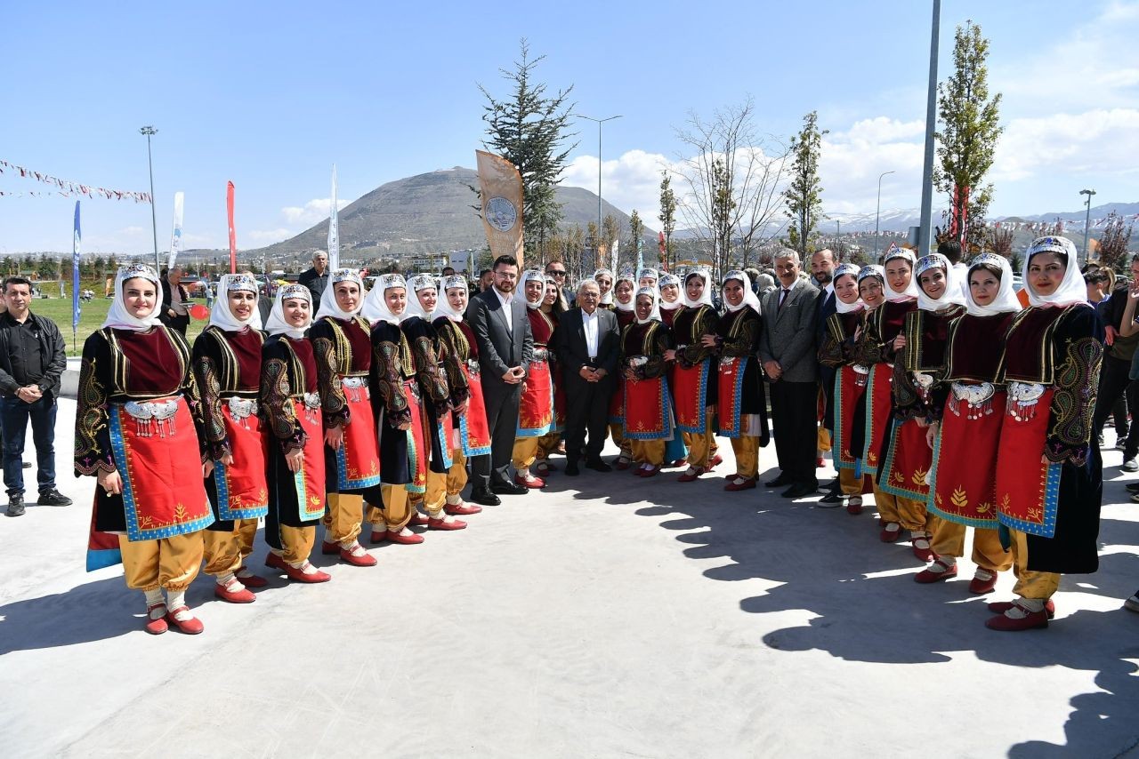 Kayseri’de Çocuk Kitap Fuarı ve Şenliği başladı: 10 Gün boyunca eğitim ve eğlence bir arada - Sayfa 3