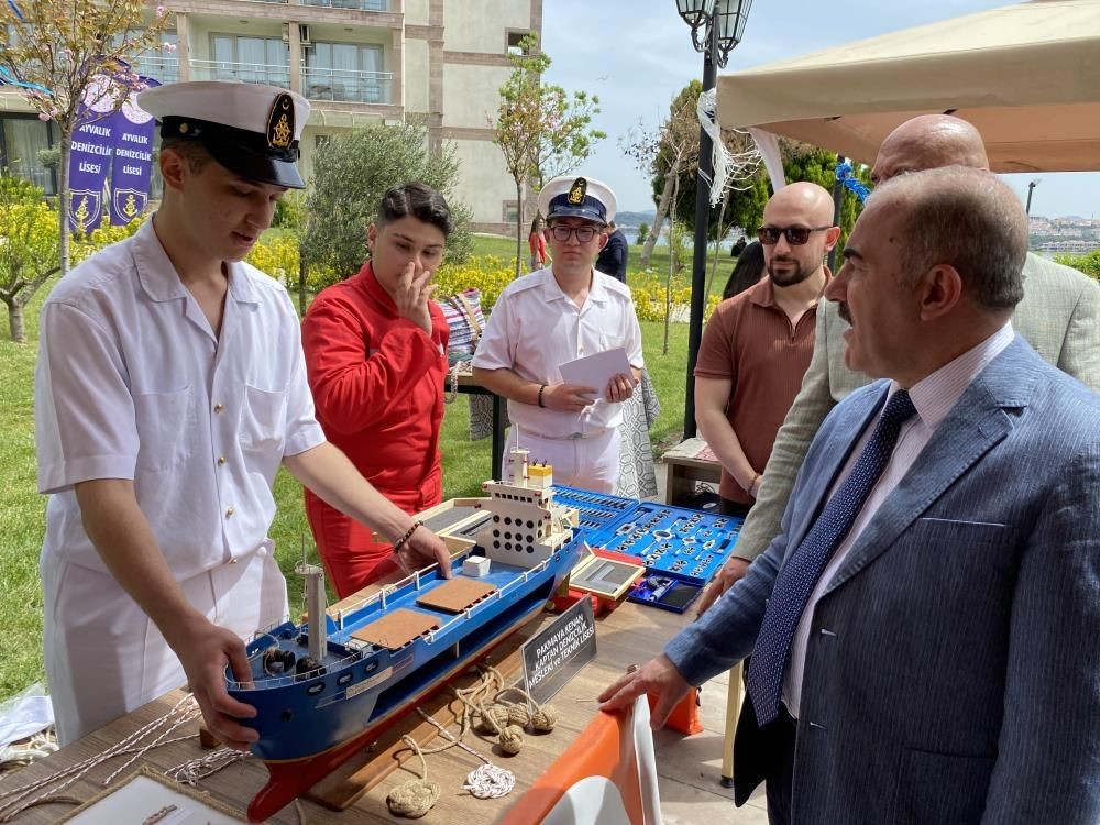 Ayvalık’ta “Kökler’den Balıkesir’e” projesi: Öğrenciler çevre ve deniz temalı eserleriyle parladı - Sayfa 1