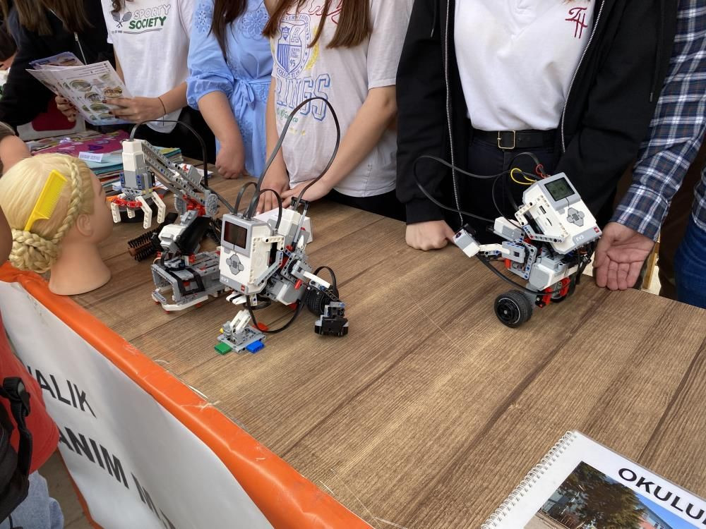 Ayvalık’ta “Kökler’den Balıkesir’e” projesi: Öğrenciler çevre ve deniz temalı eserleriyle parladı - Sayfa 6