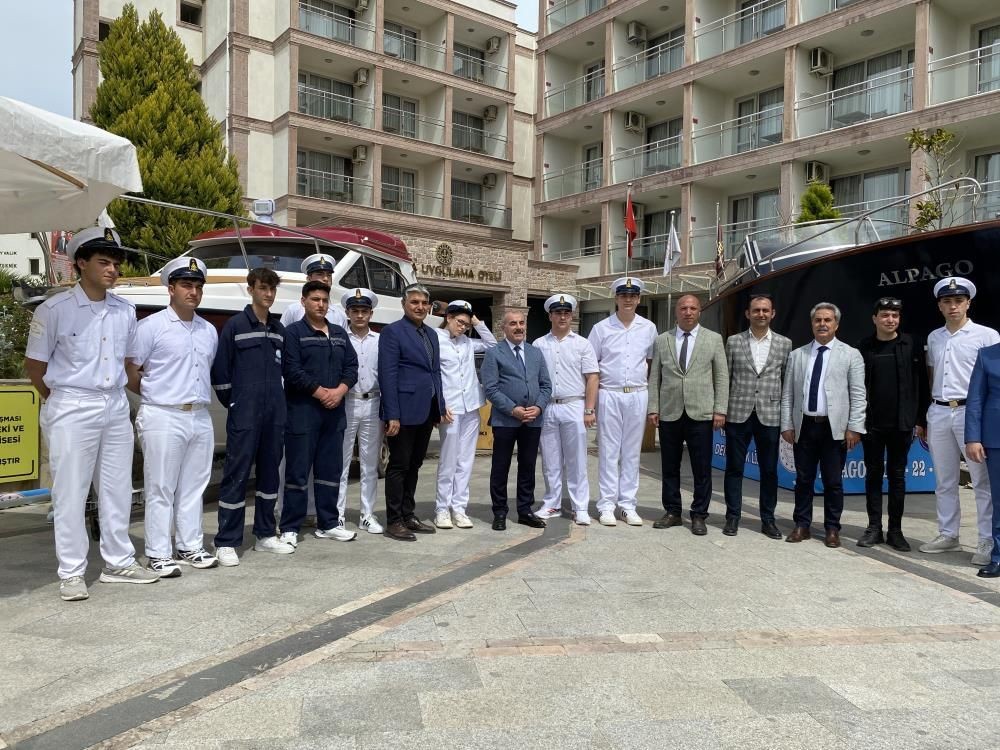 Ayvalık’ta “Kökler’den Balıkesir’e” projesi: Öğrenciler çevre ve deniz temalı eserleriyle parladı - Sayfa 2