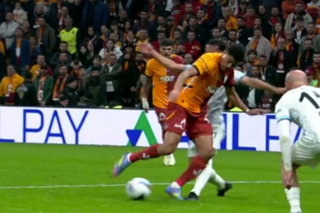 Fırat Aydınus Mehmet Türkmen'i canlı yayında yerden yere vurdu: "Hakemliği bilmiyor! Galatasaray'ın pozisyonunu yok etti, top Osimhen'deydi" - Sayfa 4