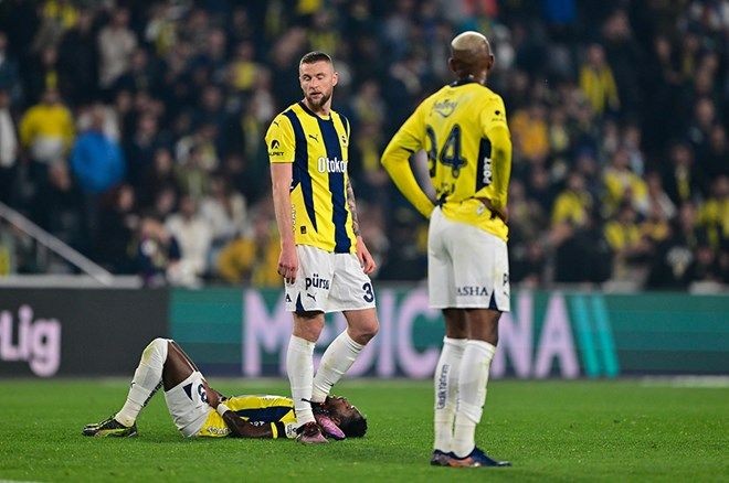 Fenerbahçe - Kayserispor maçı sonrası tribünler yangın yerine döndü: Polis müdahalesi geldi! - Sayfa 2