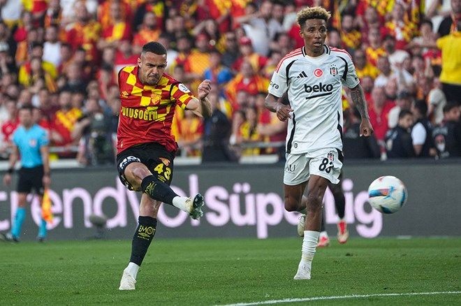 Sergen Yalçın'dan Beşiktaşlıları kahreden tespit: Taraftar yandı - Sayfa 1