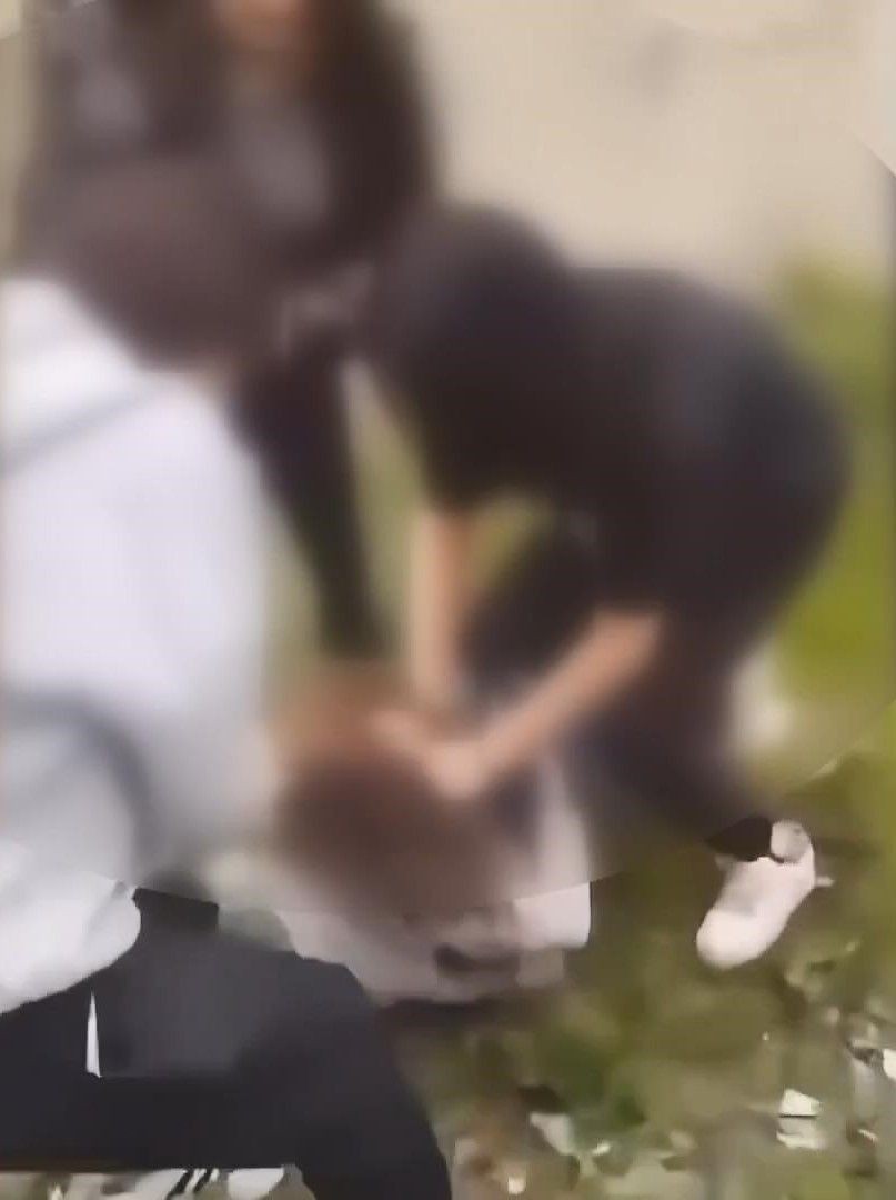 Akran zorbalığı yine kamerada! Gaziosmanpaşa'da 4 kız, arkadaşlarını evire çevire dövdü, saçlarını koparttı - Sayfa 2