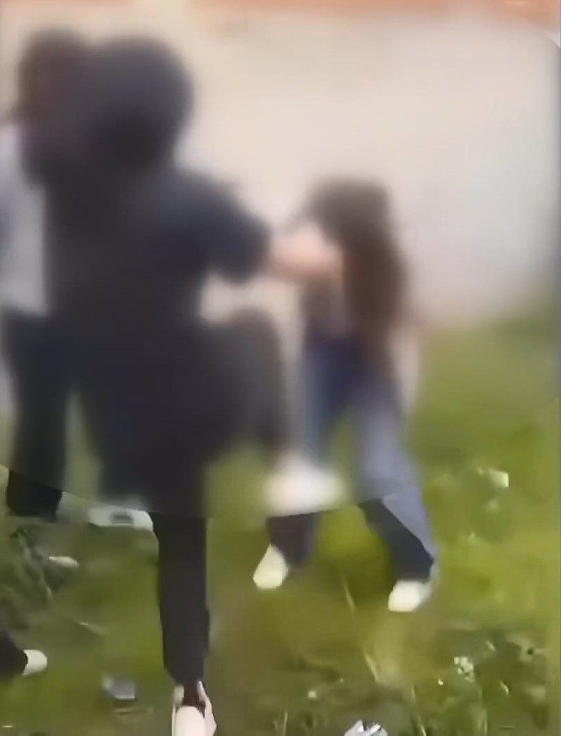 Akran zorbalığı yine kamerada! Gaziosmanpaşa'da 4 kız, arkadaşlarını evire çevire dövdü, saçlarını koparttı - Sayfa 3