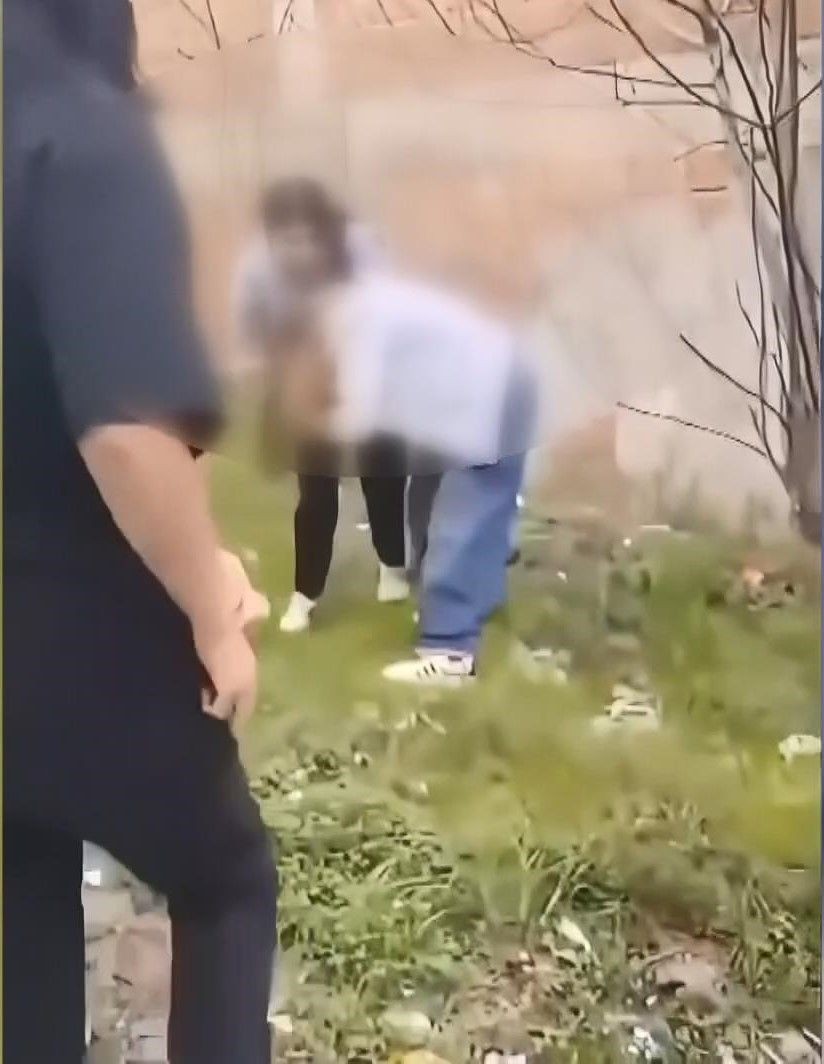Akran zorbalığı yine kamerada! Gaziosmanpaşa'da 4 kız, arkadaşlarını evire çevire dövdü, saçlarını koparttı - Sayfa 4