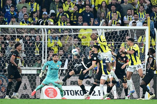 Sergen Yalçın Jose Mourinho'ya ateş püskürdü: Masal anlatma bize! Sizin kültürünüz tazminat kültürü! - Sayfa 5