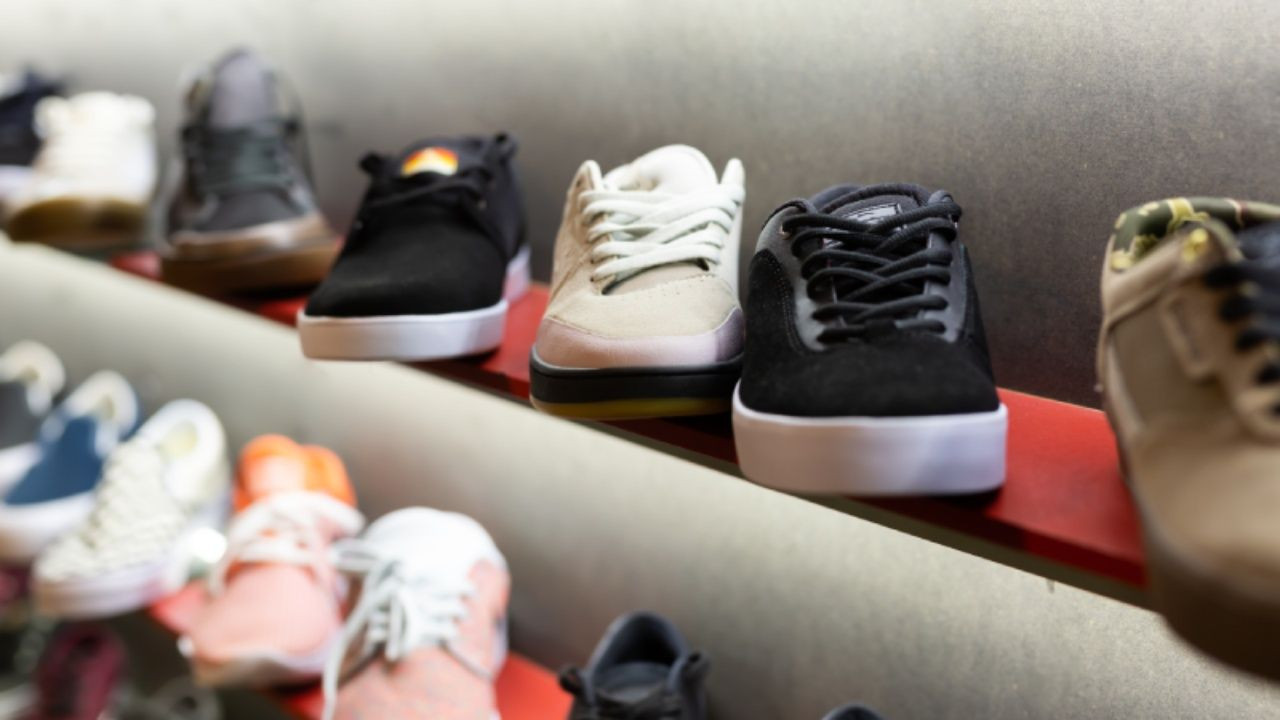 Domuz derisi skandalı! Ticaret Bakanlığı'ndan New Balance, Vans ve Camper’a milyonluk ceza - Sayfa 6