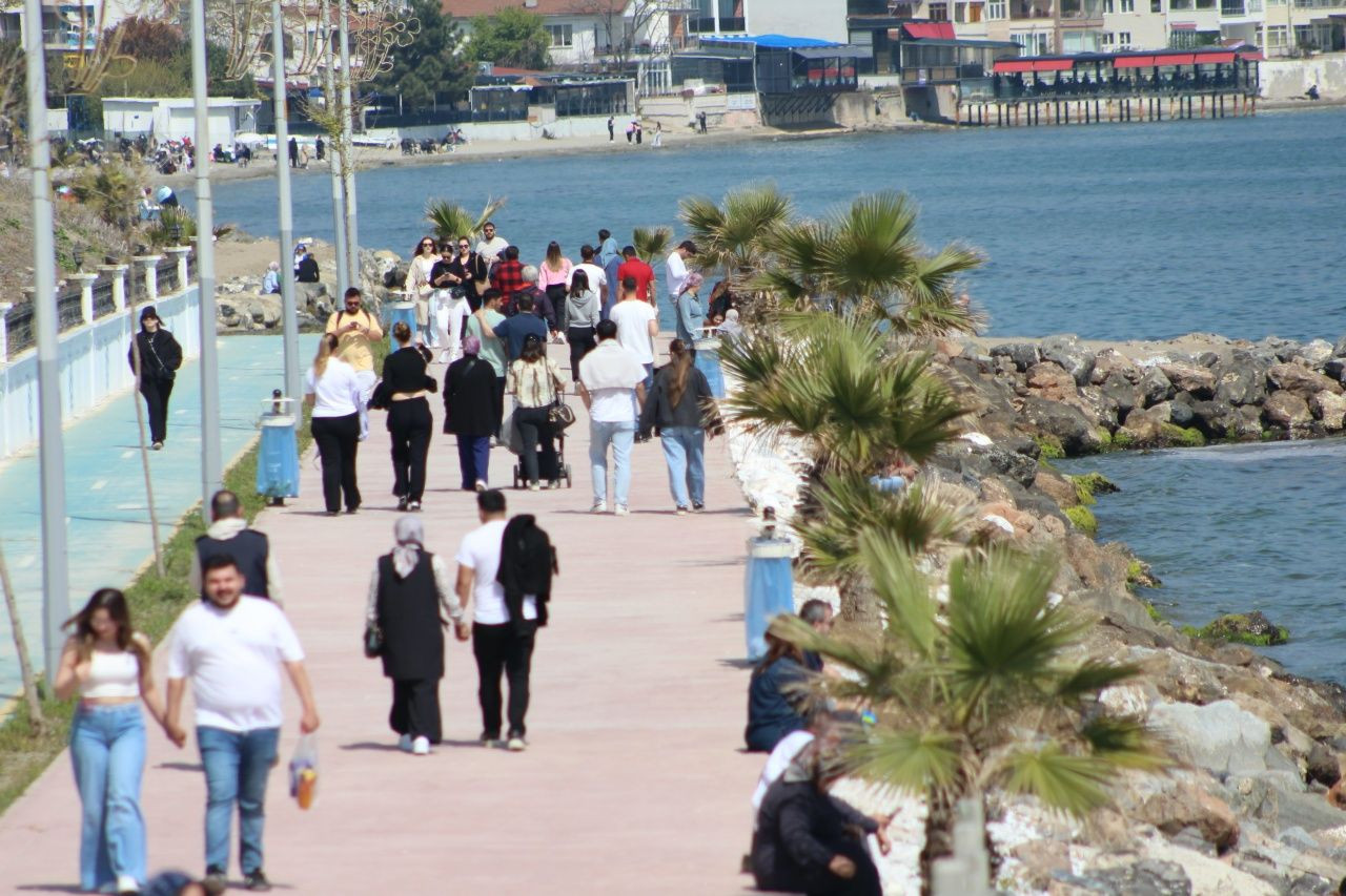 Tekirdağ’da bahar coşkusu: Alkaya Sahili dolup taştı - Sayfa 1