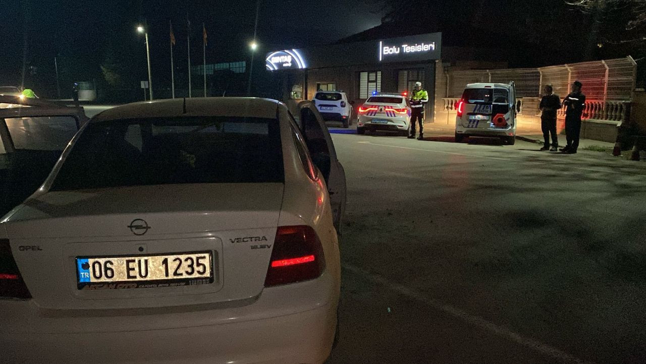 Kontrolden çıkan otomobil beton duvara çarptı! 1 kişi yaralandı - Sayfa 2