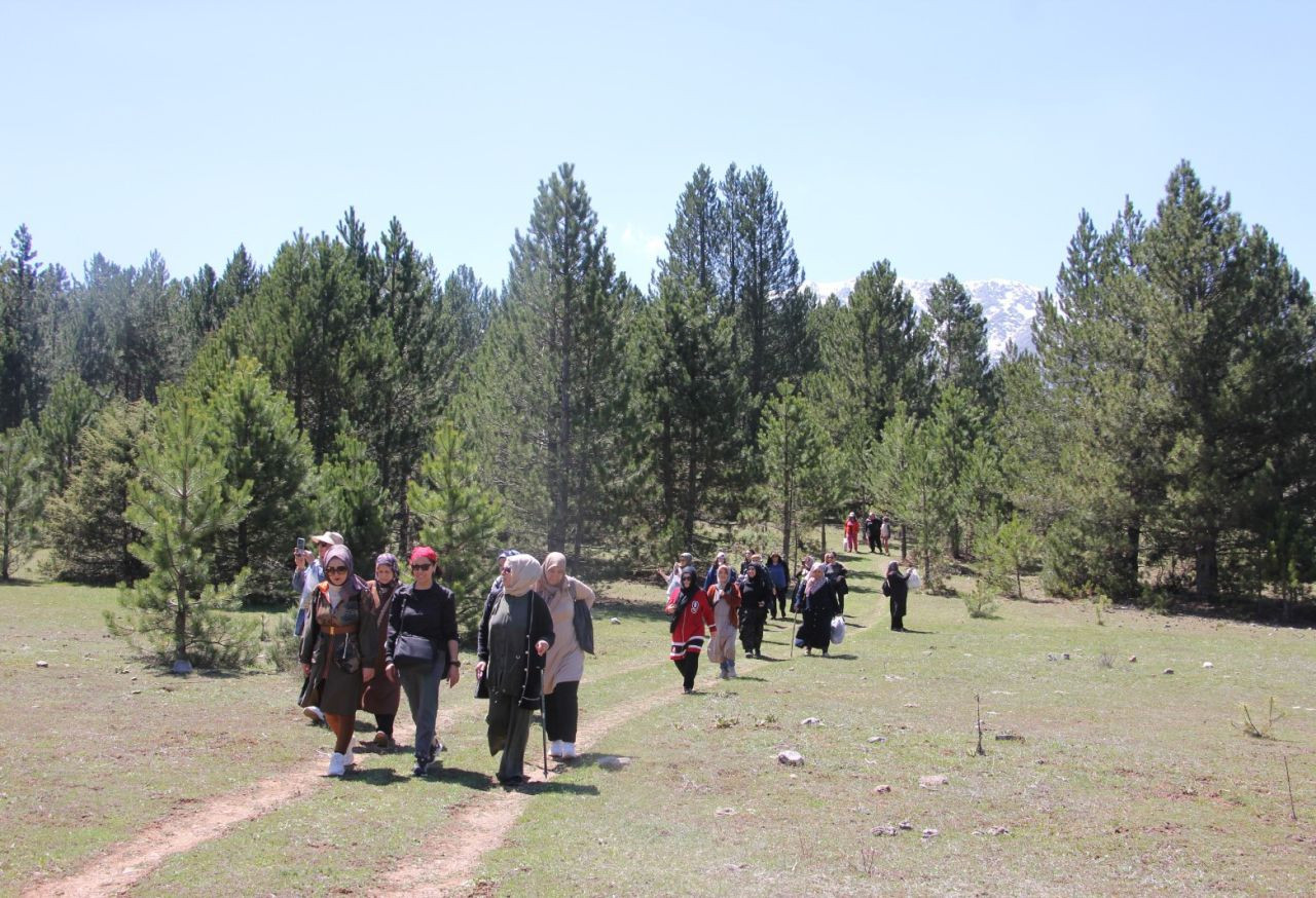 Konya’da “doğada okuyorum” etkinliği! Kitap sevgisi doğayla buluştu - Sayfa 6