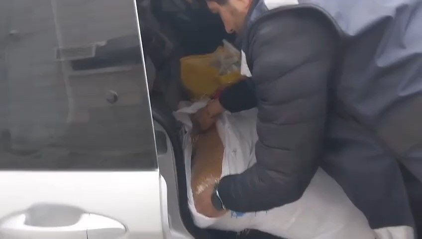 Samsun’da kaçak tütüne polis darbesi: 240 kilo ele geçirildi! - Sayfa 1