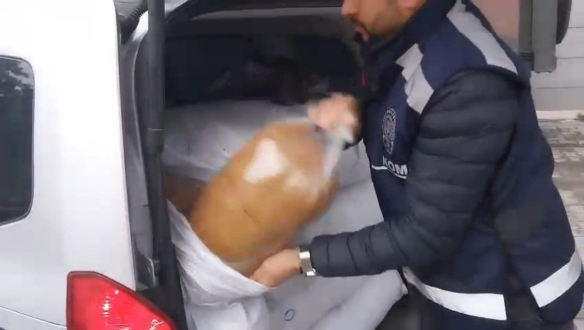 Samsun’da kaçak tütüne polis darbesi: 240 kilo ele geçirildi! - Sayfa 3