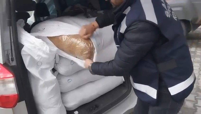 Samsun’da kaçak tütüne polis darbesi: 240 kilo ele geçirildi! - Sayfa 4