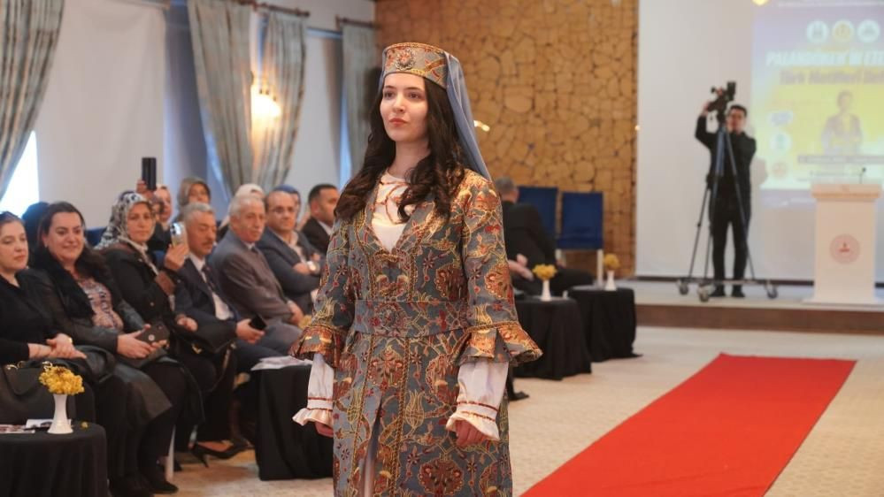 Palandöken’in eteğinde Türk motifleri defilesi görsel şölen sundu - Sayfa 14