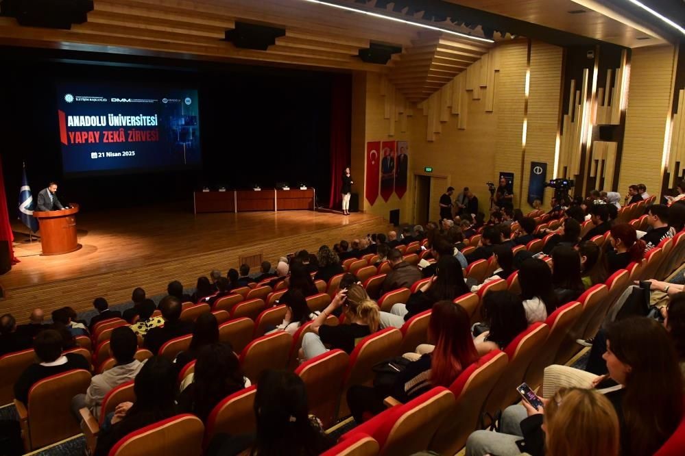 Eskişehir’de yapay zekâ zirvesi: Geleceğin teknolojisi masaya yatırıldı - Sayfa 1