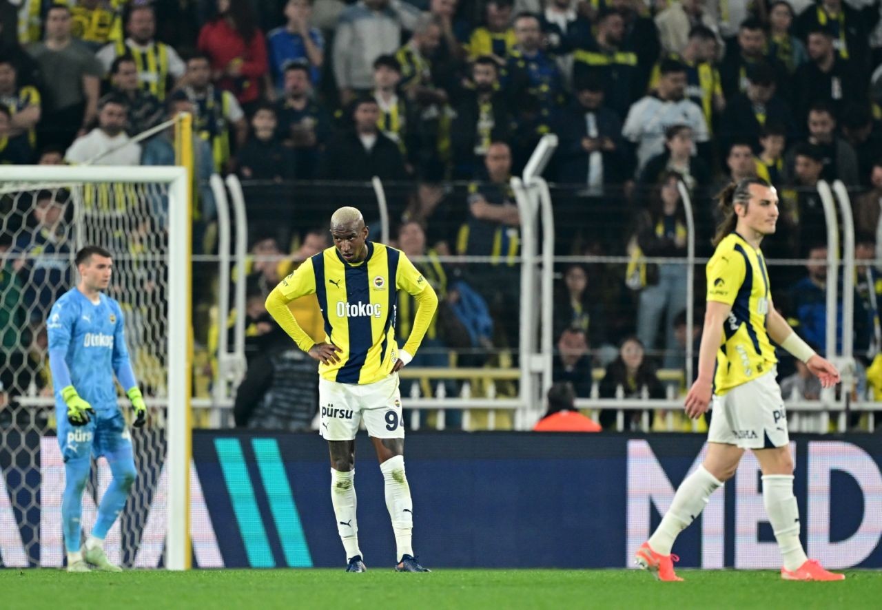 Ahmet Çakar çıldırdı: "Herkes adam olur Fener adam olmaz! Jose Mourinho şov yapadursun, şampiyonluk gitti!" - Sayfa 3