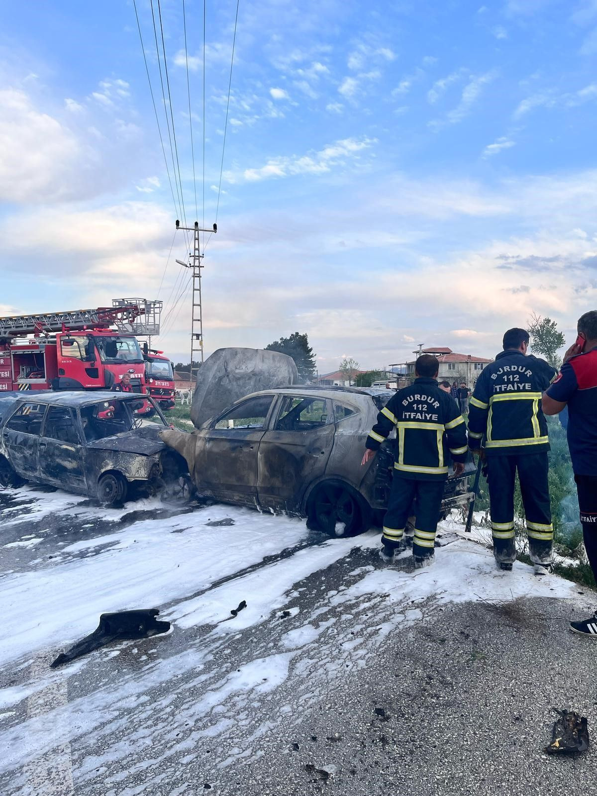 Burdur’da feci kaza! Kafa kafaya çarpışan araçlar alev aldı! 1 ölü, 4 yaralı - Sayfa 3