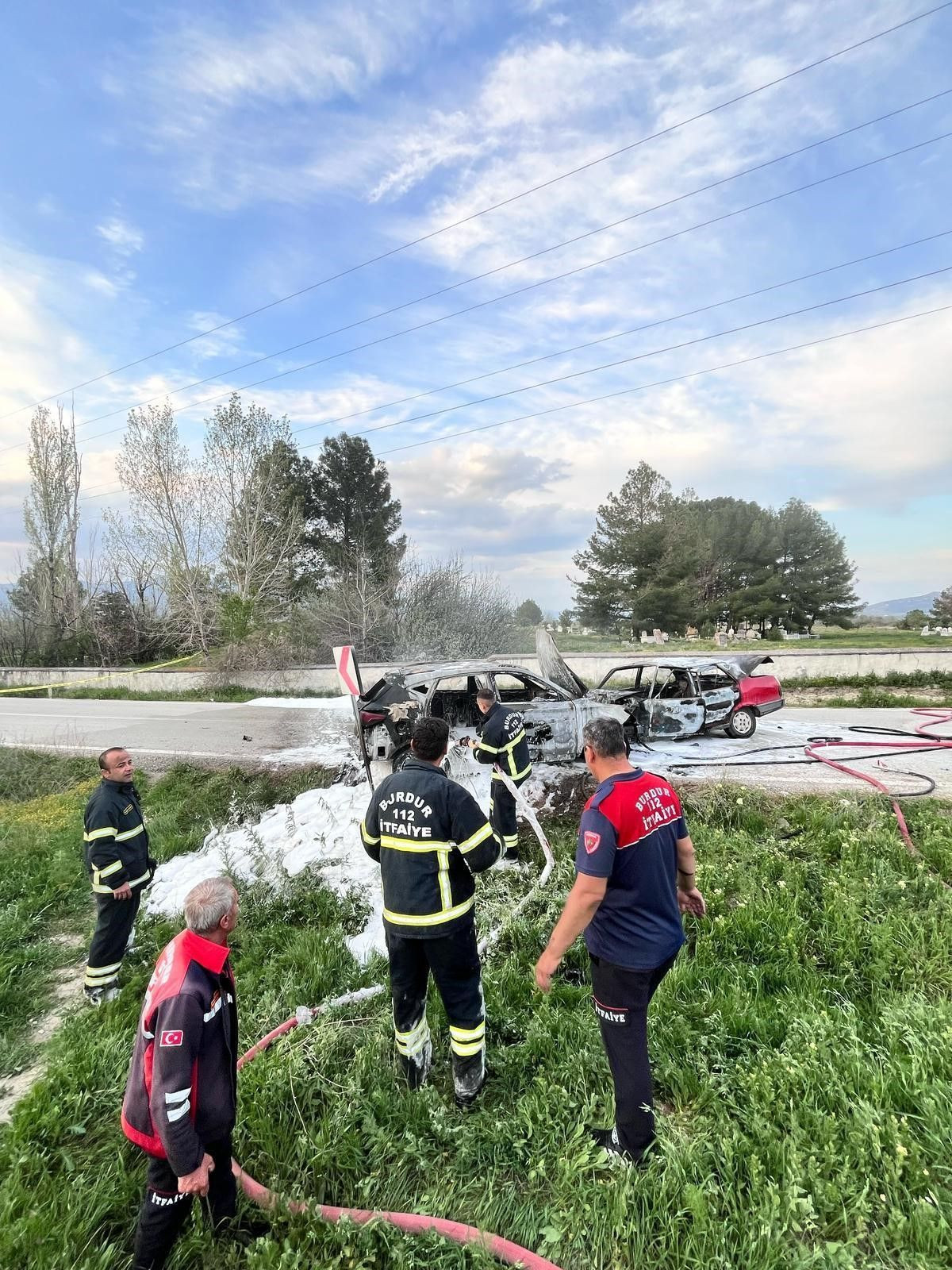 Burdur’da feci kaza! Kafa kafaya çarpışan araçlar alev aldı! 1 ölü, 4 yaralı - Sayfa 4